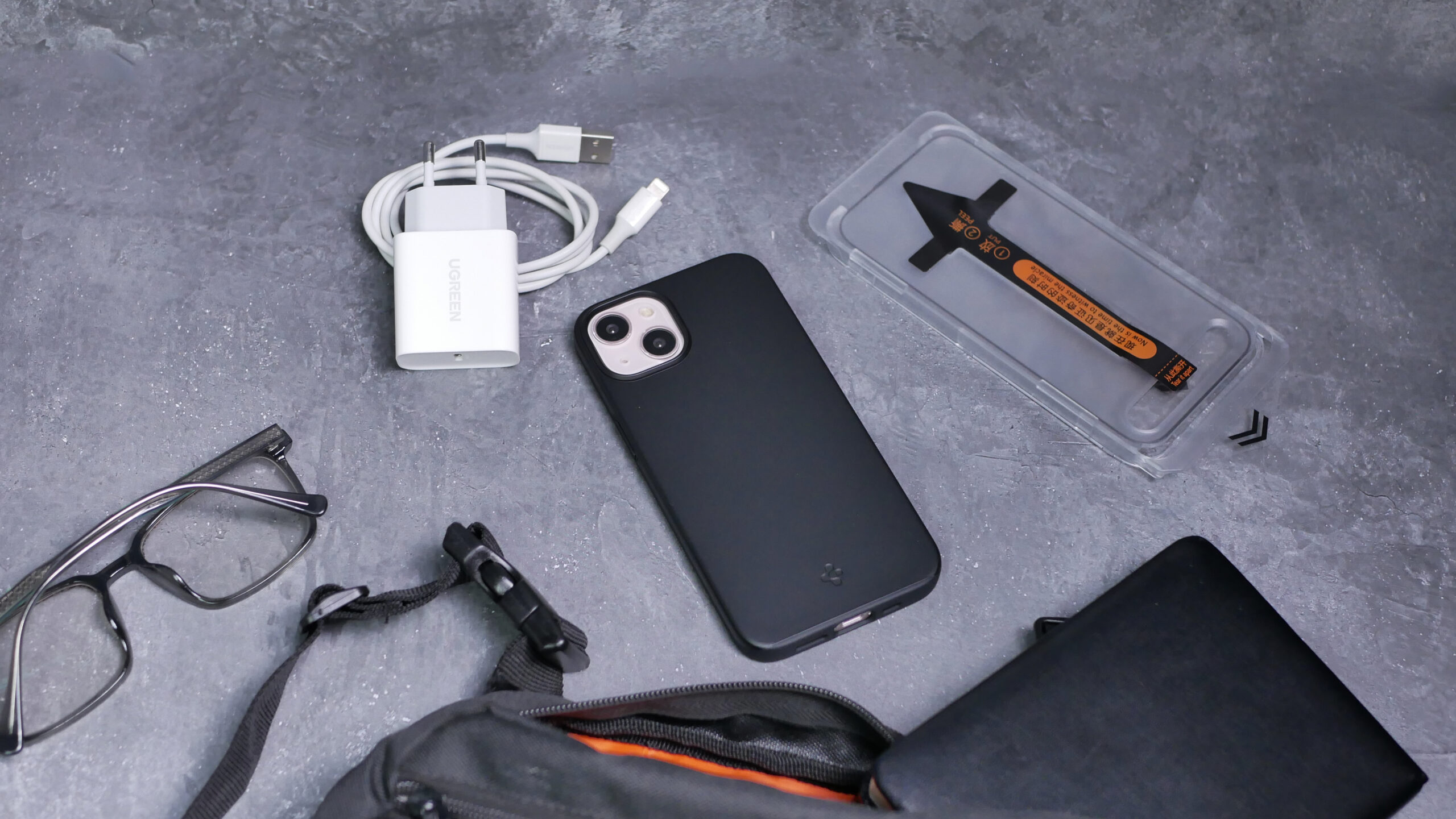 aksesoris-charger-iphone-13