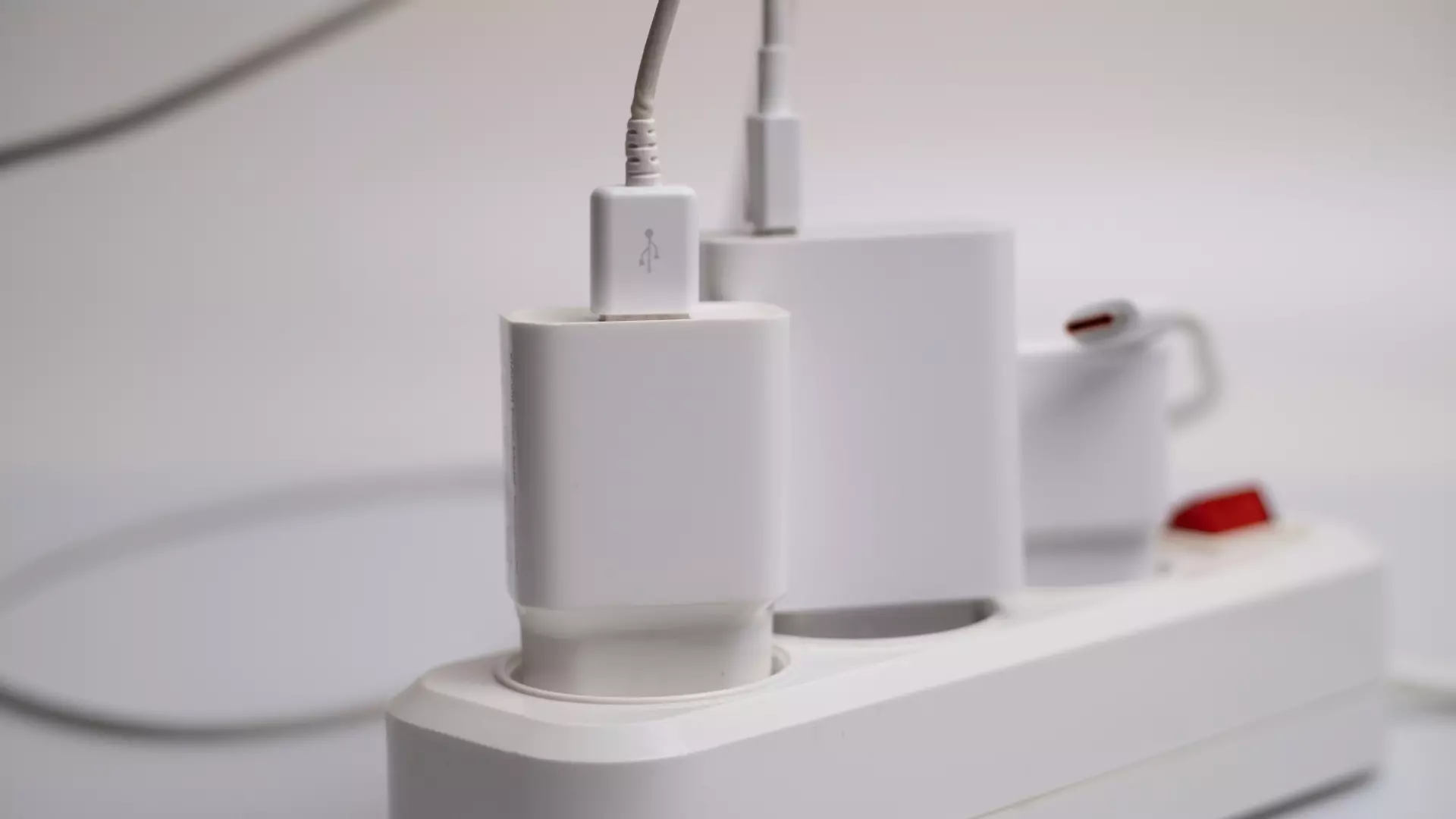 Cara Memilih Charger iPhone yang Aman dan Tidak Merusak Baterai