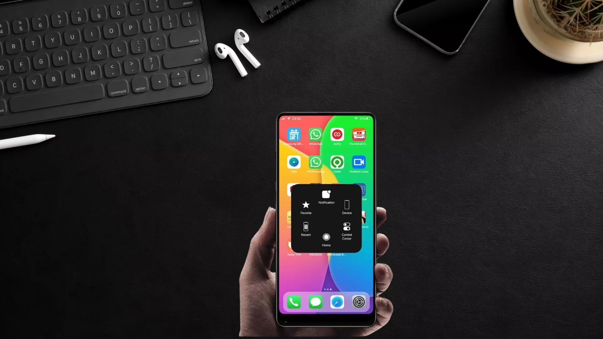 Pernah lihat tampilan iPhone yang clean, minimalis, dan terasa “mahal”? Nggak sedikit pengguna Android yang pengen punya tampilan seperti itu tanpa harus ganti HP. Apalagi harga iPhone yang cukup tinggi bikin banyak orang lebih memilih Android tapi tetap ingin feel iOS.